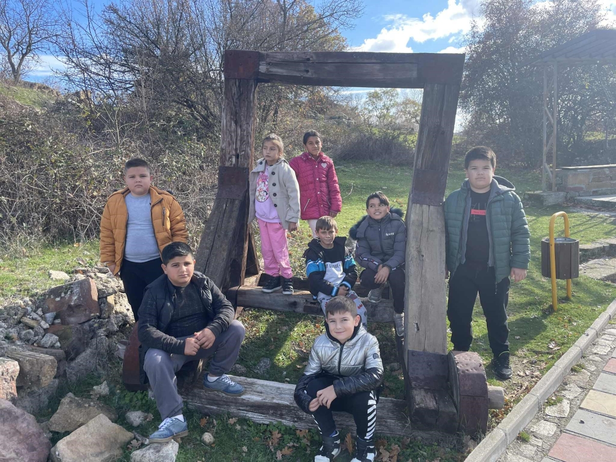 Урок по Човекът и обществото "Миналото и неговите източници"